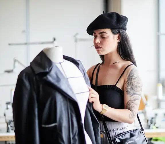 Assistant Fashion Tailor