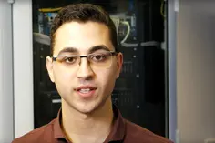 Wahid en Gilbert, student en leraar ICT-beheerder